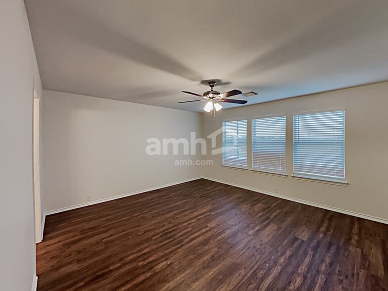 Building Photo - 26139 Flinton Dr