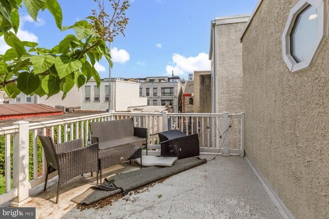 Building Photo - 920 S 16th St