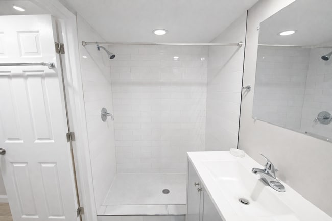 Building Photo - Well-Maintained 4BR Townhome in Prime Baltimore Location