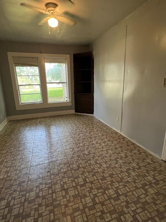 Building Photo - 3960 Harding DR.