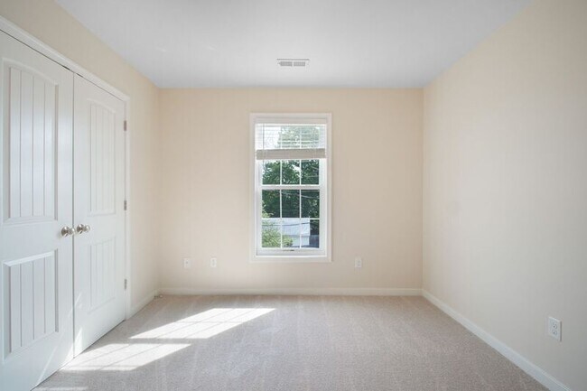 Building Photo - 803 Sunken Rd