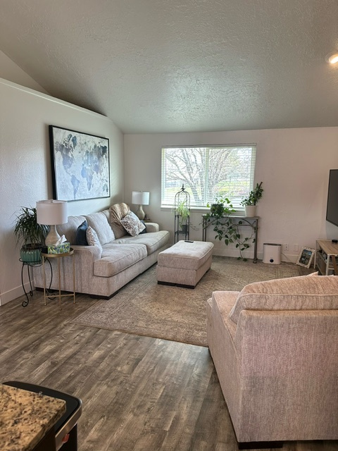 Building Photo - 2217 Bonniebrook Dr