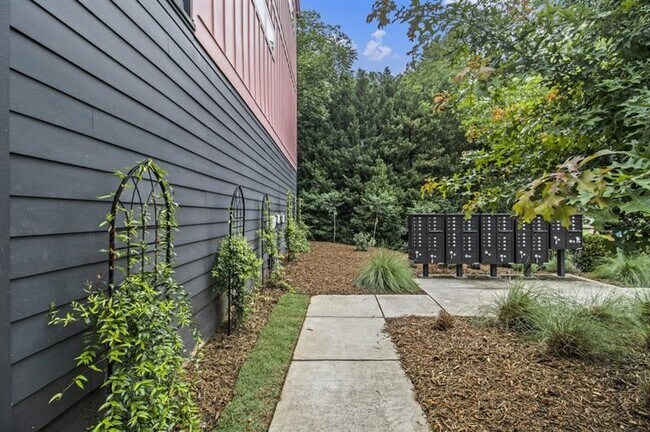 Building Photo - 2016 Bixby Byway Dr SE