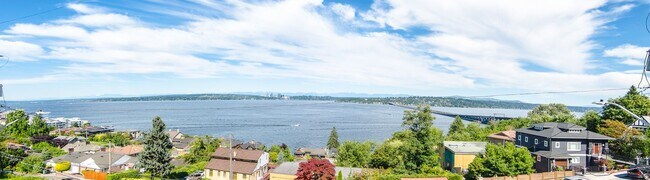 Building Photo - 4Bd/3.5Ba Seattle Home