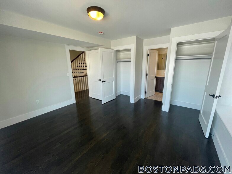 Building Photo - 54 Taylor St