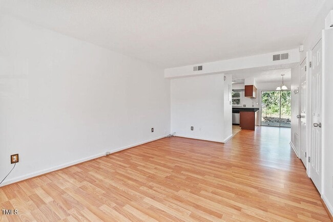 Building Photo - 1020 Nottingham Ct
