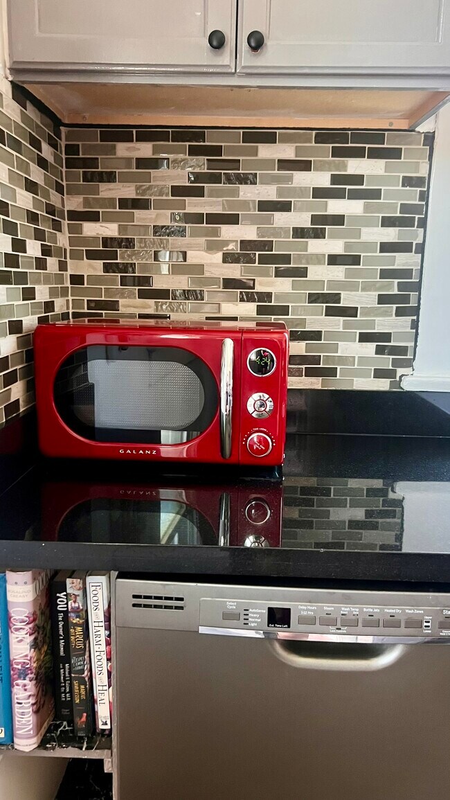 Building Photo - 5006 Hardy St