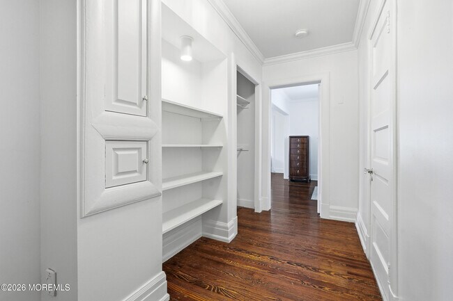 Building Photo - 211 Cedar Ave