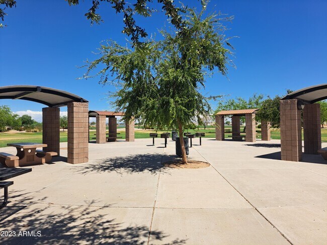 Building Photo - 7125 N 68th Dr