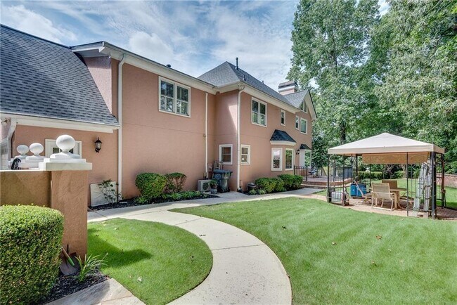 Building Photo - 1281 Lake Washington Dr NW