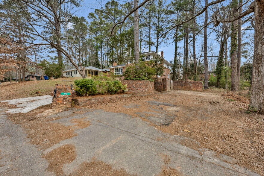 Building Photo - 842 Delverton Rd