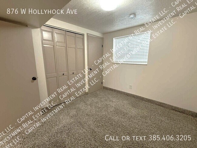 Building Photo - 876 Hollyhock Ave