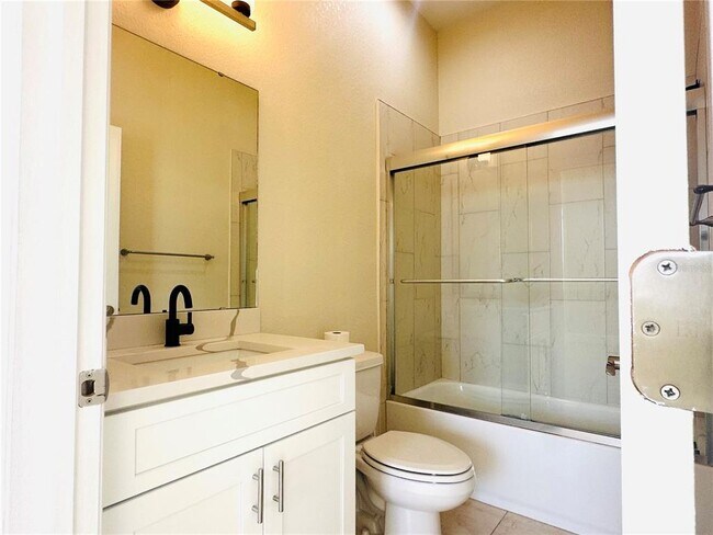 Building Photo - 809 Lake Marie Blvd