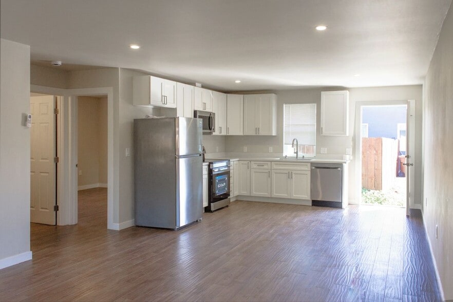 Building Photo - 88 Bayview Ave