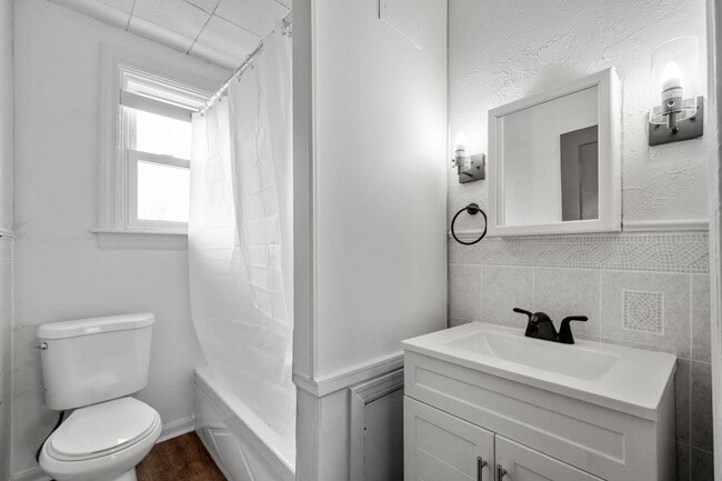 Building Photo - Stunning 3 bedroom home in Brookline available July 1!