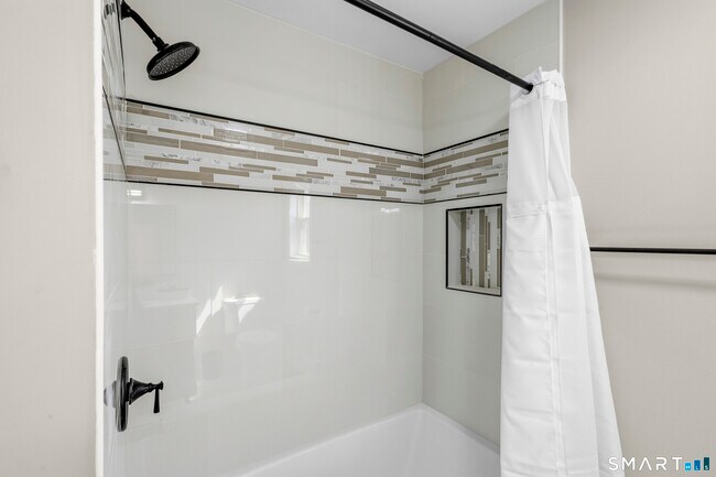 Building Photo - 3 Kenyon Rd