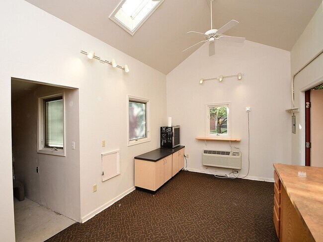 Building Photo - Cool House | 50% Off First Months Rent
