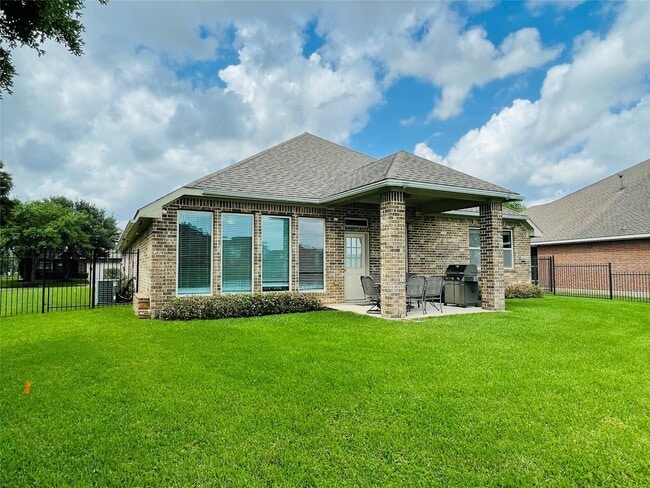 Building Photo - 25915 S Lakefair Dr