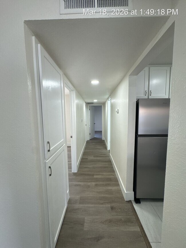 Building Photo - Charming upstairs unit rent ready! Newly remodeled!!