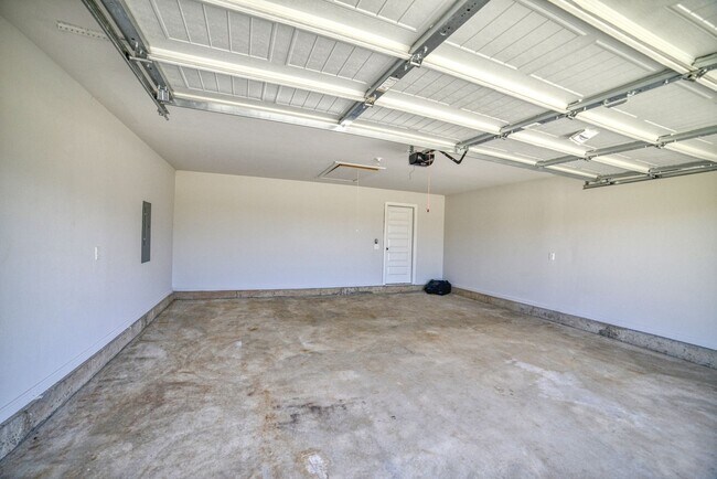 Building Photo - Brand New Home in Washington!