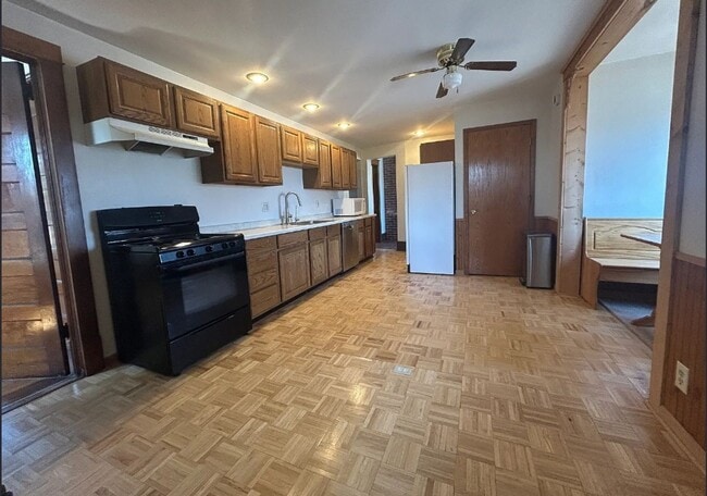 Building Photo - 902 9th Ave