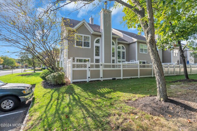 Building Photo - 2 Charles Ct