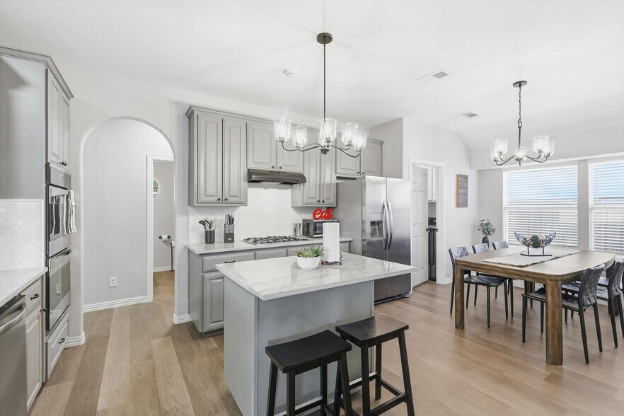 Building Photo - 2008 Vista Dr