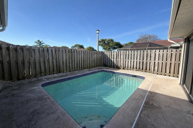 Building Photo - 4377 Woodstock Dr