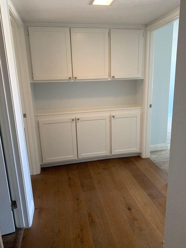 Building Photo - NEW! 3BD/2.5BA Townhome Available in Carls...