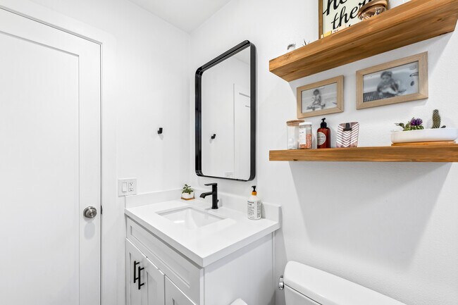 Building Photo - 6522 Farinella Dr