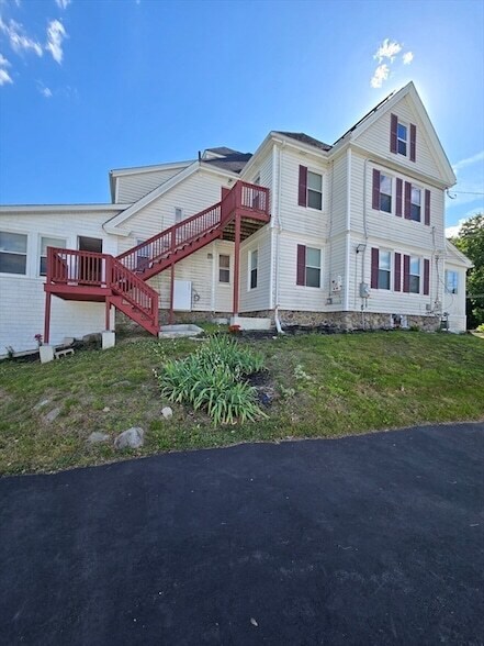 Building Photo - 239 Pleasant St