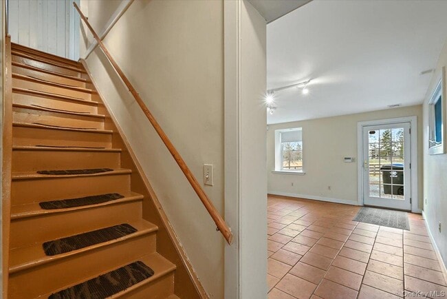 Building Photo - 948 Craigville Rd