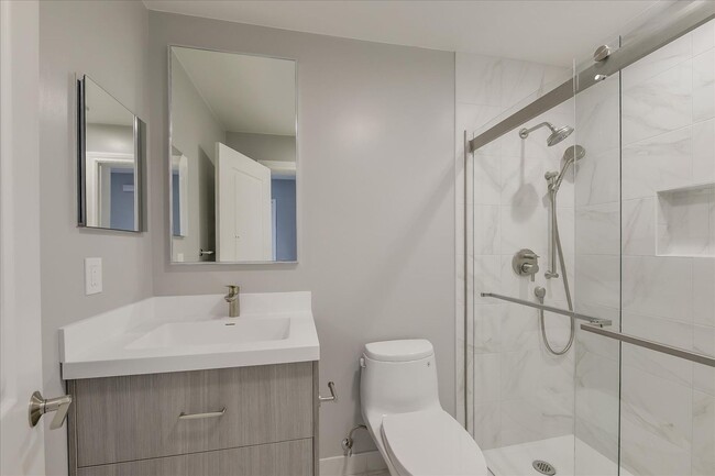 Building Photo - Newly Remodeled Two Bedroom Condo in Pacif...