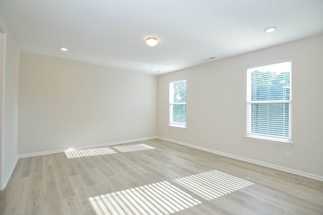 Building Photo - New Price | Brand-New 5 Bedroom Tega Cay Home with Flexible Lease Options