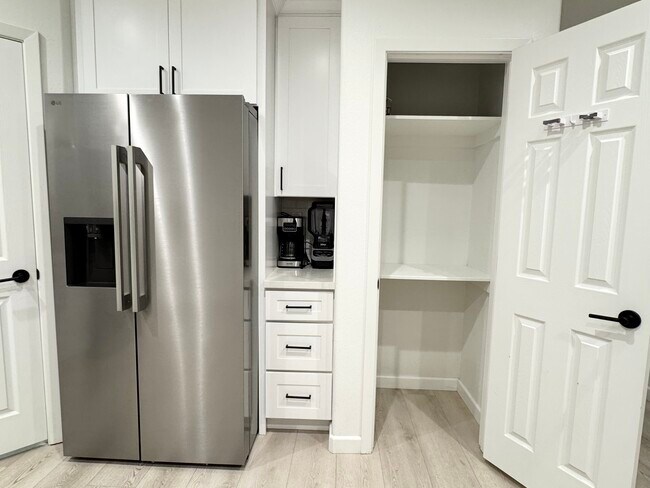 Building Photo - 297 Mildred St