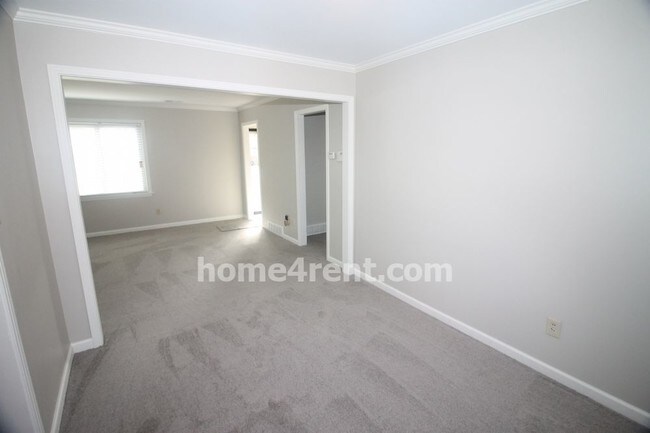 Building Photo - 2224 W 79th St