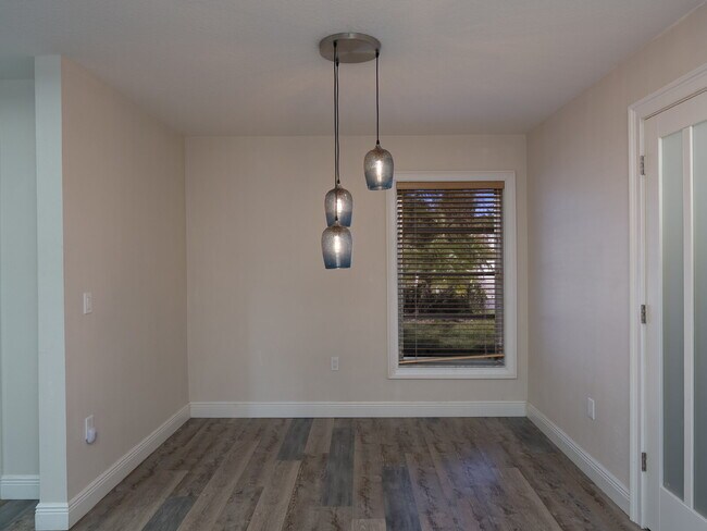 Building Photo - 3525 Riviera Dr