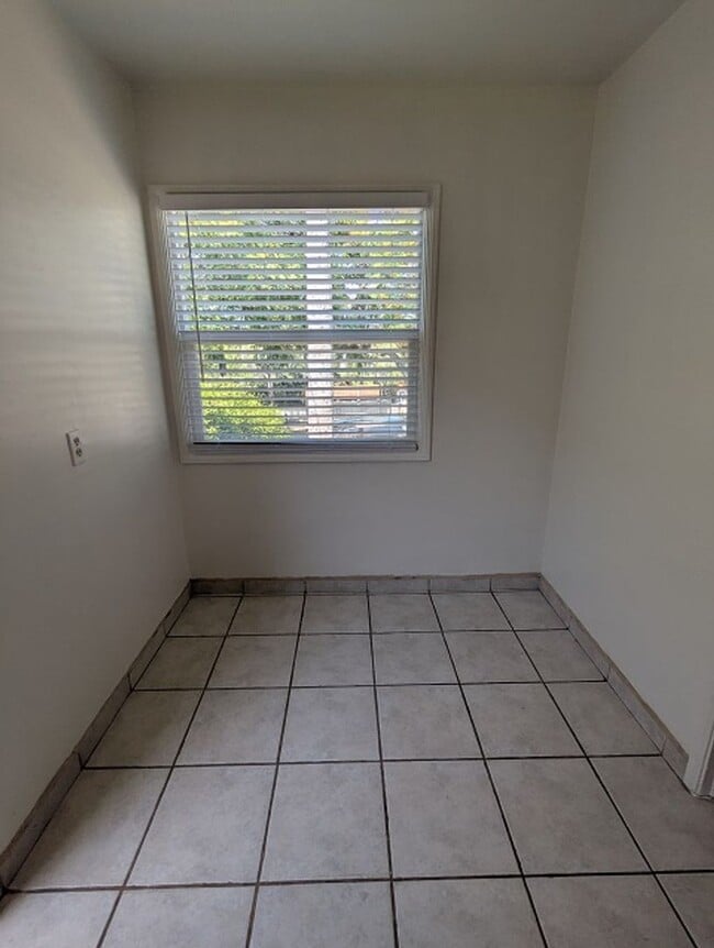 Building Photo - Single Story Duplex in San Diego; Trash Paid!