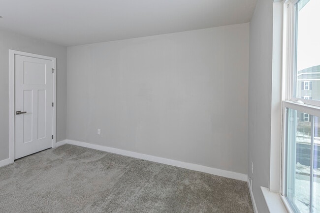 Building Photo - 2410 Lenox Dr