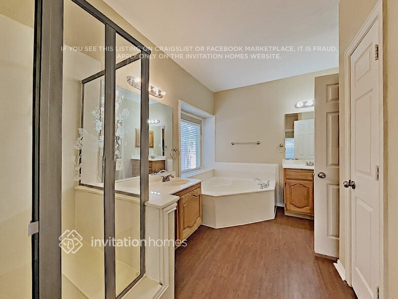 Building Photo - 4000 Iris Ct