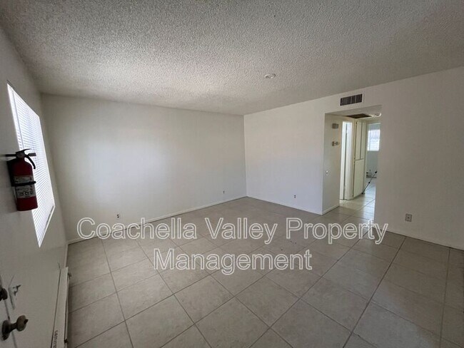 Building Photo - 556 E Chuckwalla Rd