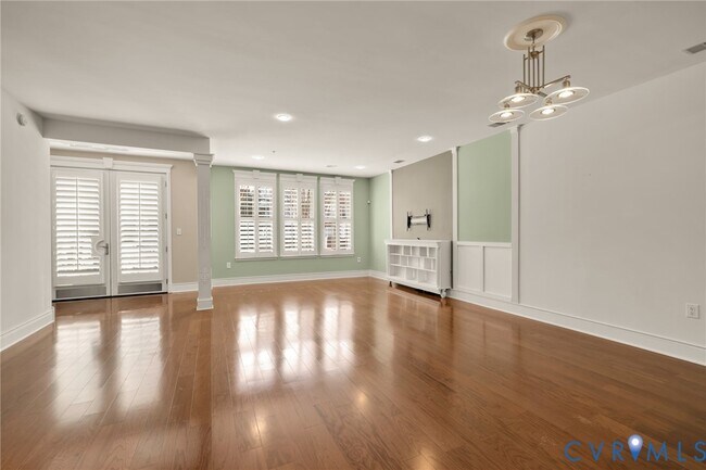 Building Photo - 1418 N Rhodes St