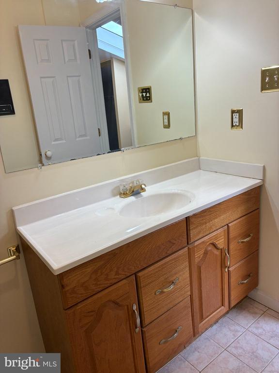 Building Photo - 16 Catalpa Ct