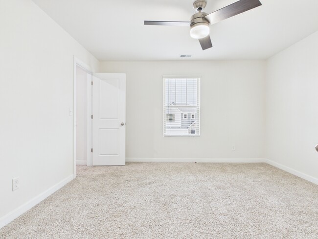 Building Photo - 3941 Woodland View Dr