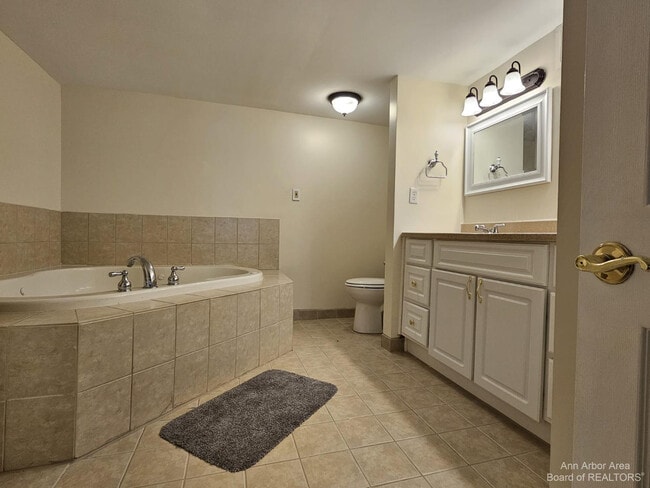 Building Photo - 1493 Silverbrook Ridge Dr