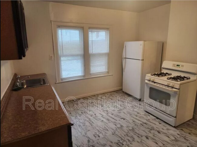 Building Photo - 408 Woodlawn Ave