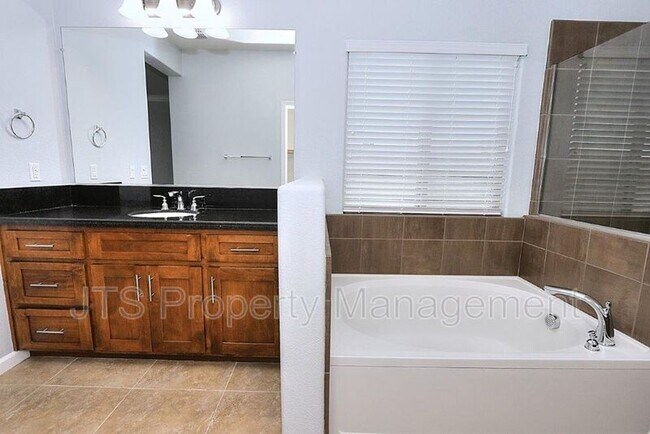 Building Photo - 9200 Rioja St