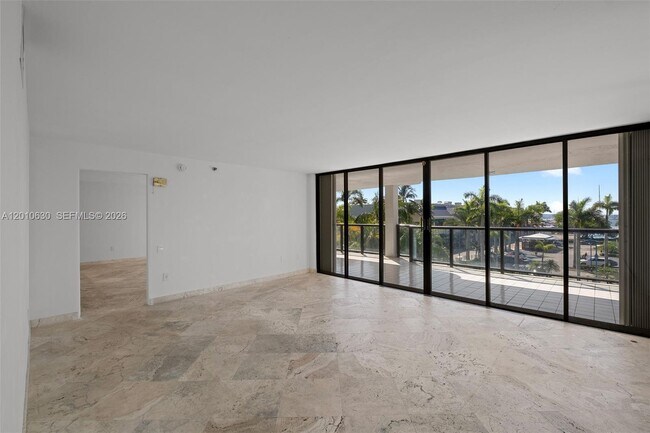 Building Photo - 2575 S Bayshore Dr