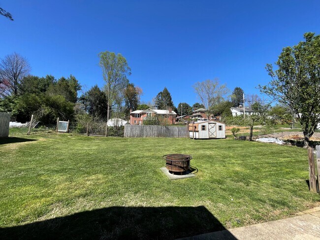 Building Photo - 9 Winston Ave