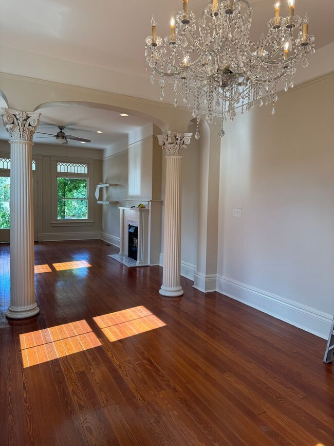 Building Photo - Gorgeous Two Story 3BD/2.5BA w/ Private Fenced in Backyard